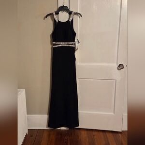 NWT Black Gown With Many Sequin Size 1